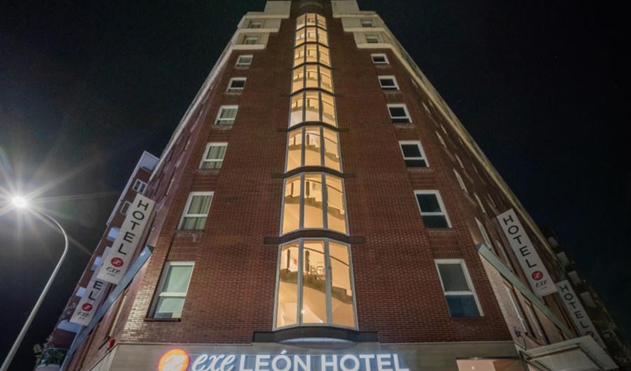 Exe Leon Hotel Exterior photo