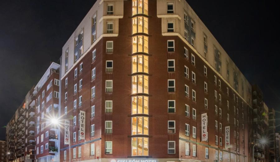 Exe Leon Hotel Exterior photo