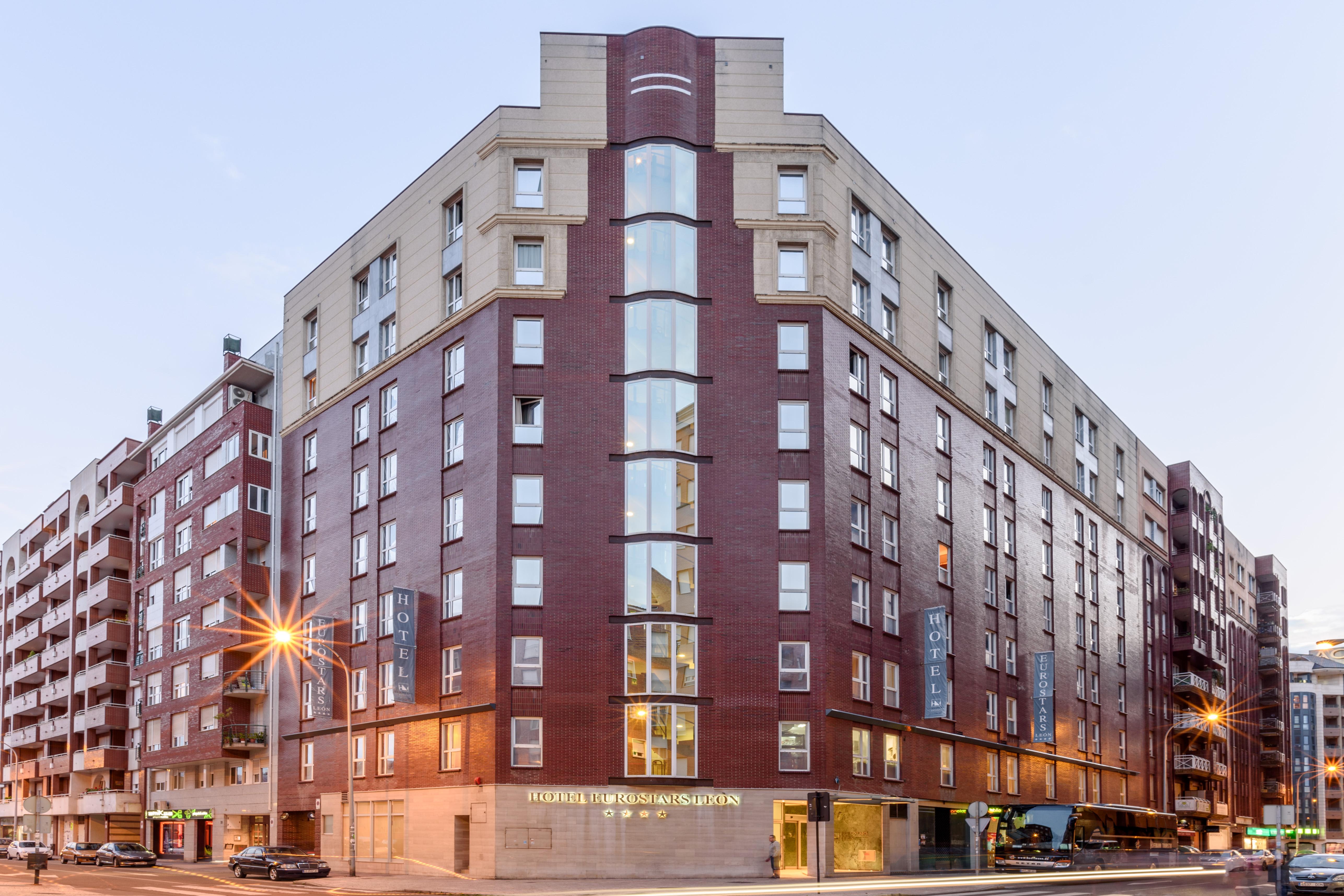 Exe Leon Hotel Exterior photo